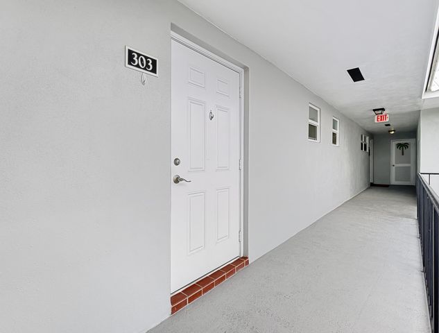 8 Colonial Club Drive 303, Boynton Beach, FL 33435