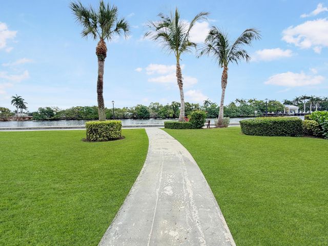 8 Colonial Club Drive 303, Boynton Beach, FL 33435