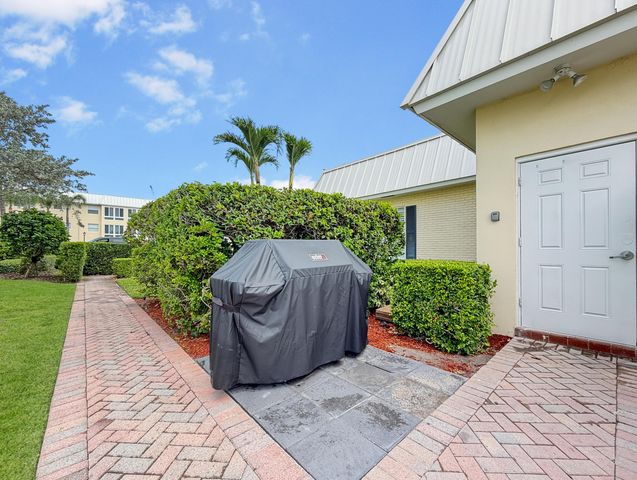 8 Colonial Club Drive 303, Boynton Beach, FL 33435