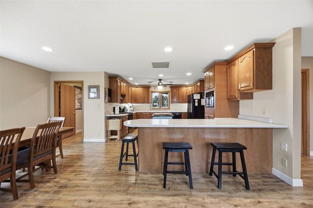 301 Lake View Drive NE, Solon, IA 52333