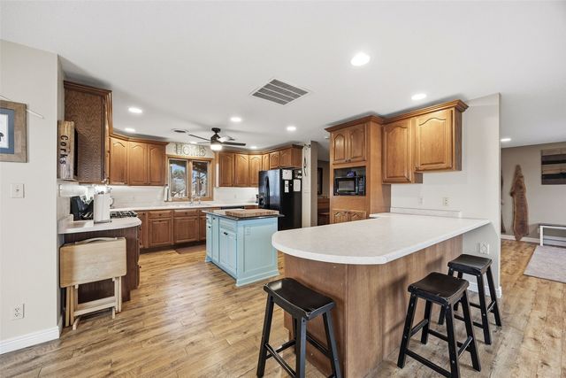 301 Lake View Drive NE, Solon, IA 52333