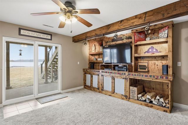 301 Lake View Drive NE, Solon, IA 52333