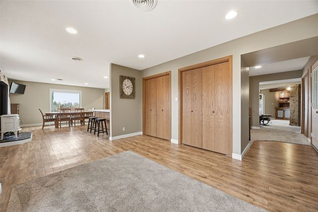 301 Lake View Drive NE, Solon, IA 52333