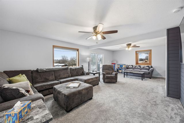 301 Lake View Drive NE, Solon, IA 52333