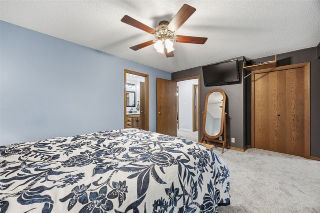 301 Lake View Drive NE, Solon, IA 52333