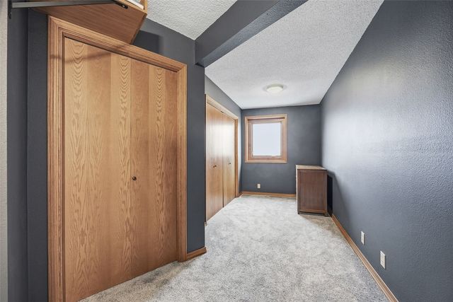 301 Lake View Drive NE, Solon, IA 52333