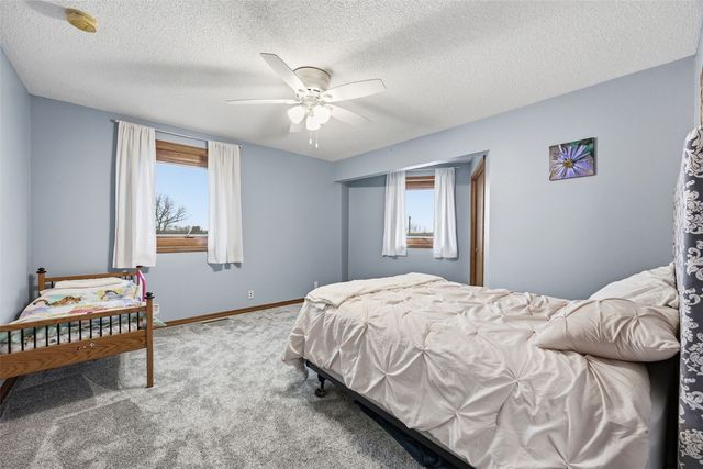 301 Lake View Drive NE, Solon, IA 52333