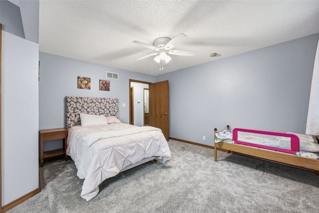 301 Lake View Drive NE, Solon, IA 52333