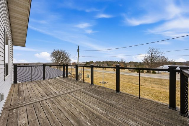 301 Lake View Drive NE, Solon, IA 52333