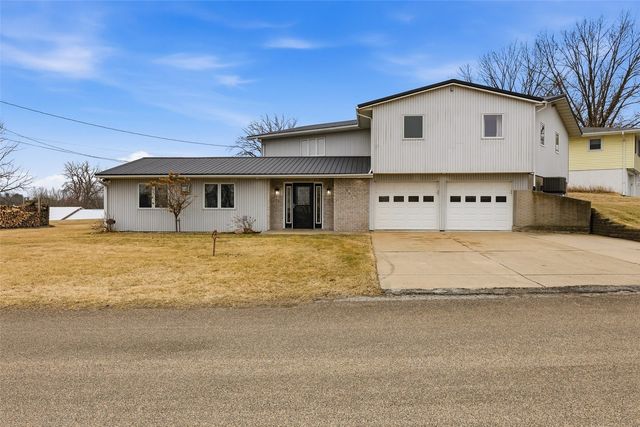 301 Lake View Drive NE, Solon, IA 52333