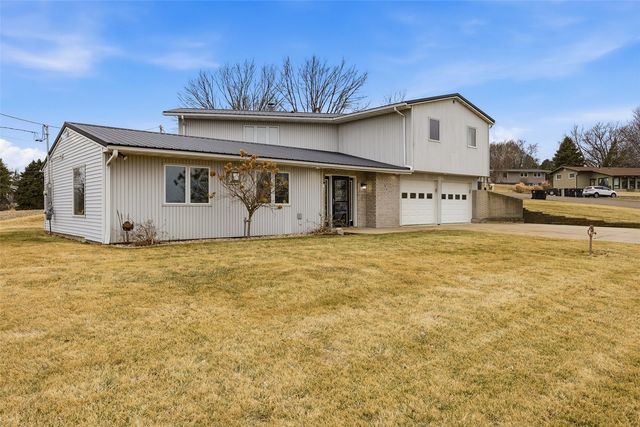 301 Lake View Drive NE, Solon, IA 52333