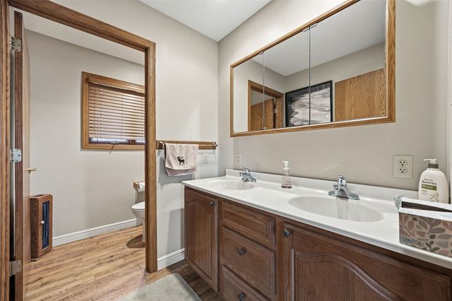 301 Lake View Drive NE, Solon, IA 52333