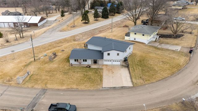 301 Lake View Drive NE, Solon, IA 52333