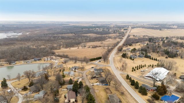 301 Lake View Drive NE, Solon, IA 52333