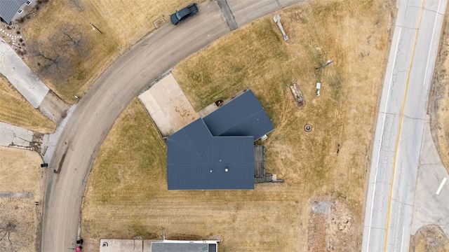 301 Lake View Drive NE, Solon, IA 52333