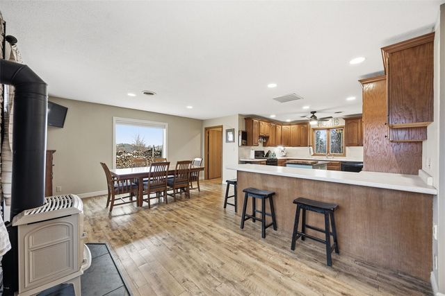 301 Lake View Drive NE, Solon, IA 52333