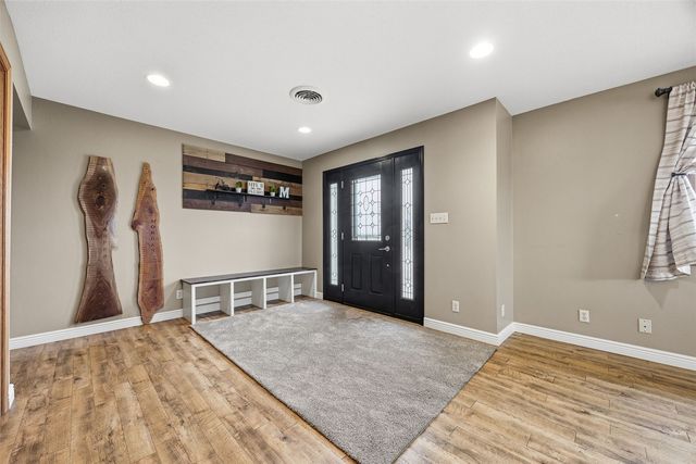 301 Lake View Drive NE, Solon, IA 52333