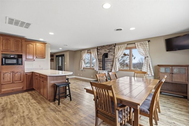 301 Lake View Drive NE, Solon, IA 52333