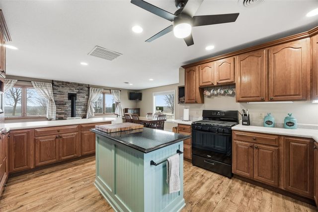 301 Lake View Drive NE, Solon, IA 52333