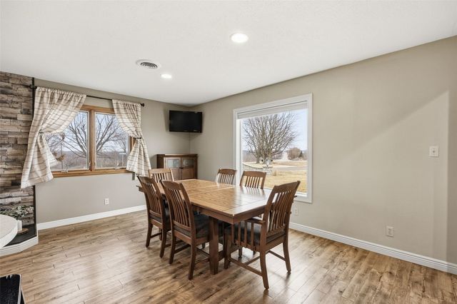 301 Lake View Drive NE, Solon, IA 52333