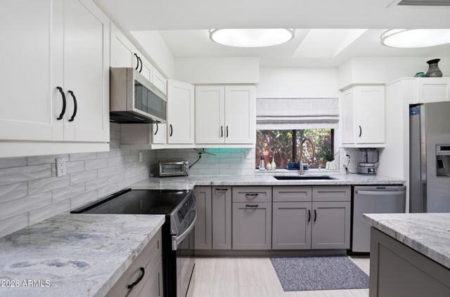 1015 E BECKER Lane, Phoenix, AZ 85020