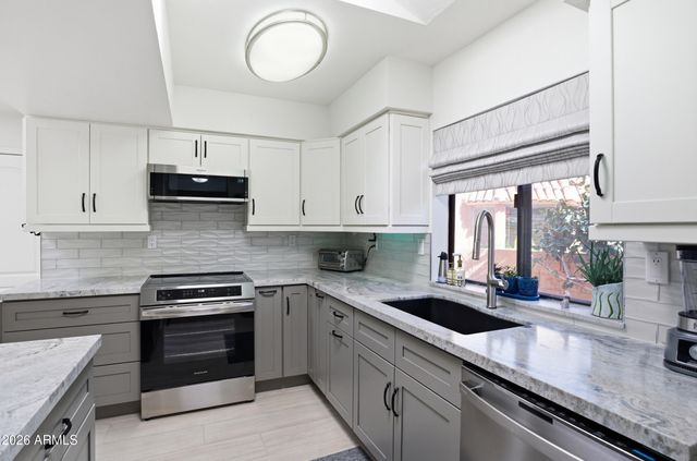 1015 E BECKER Lane, Phoenix, AZ 85020