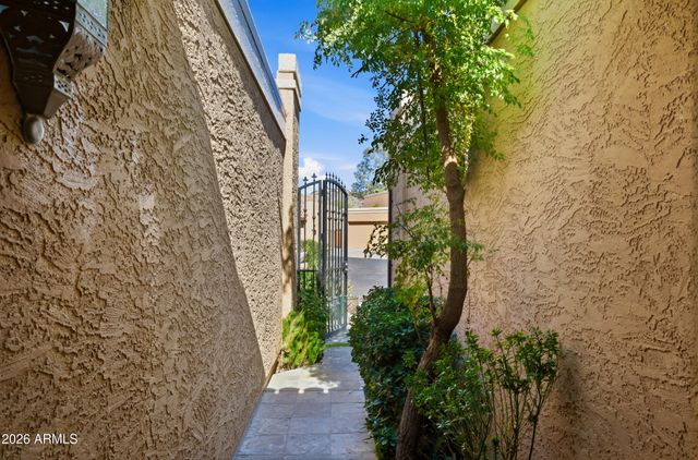 1015 E BECKER Lane, Phoenix, AZ 85020