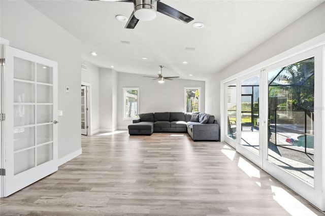 13536 LAKE MAGDALENE DRIVE, Tampa, FL 33613