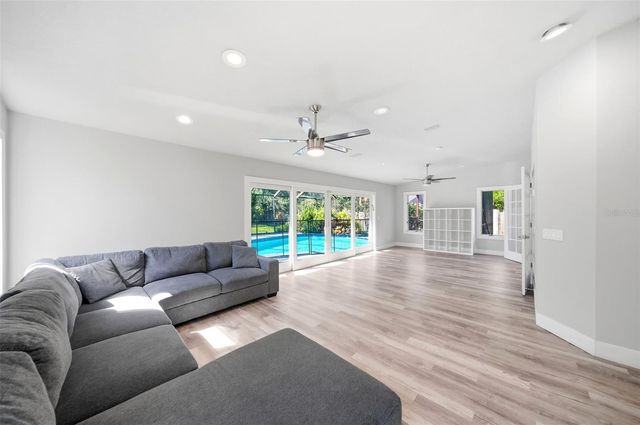 13536 LAKE MAGDALENE DRIVE, Tampa, FL 33613