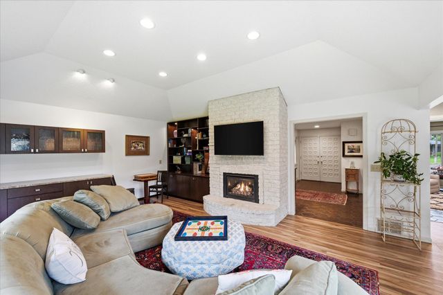 8913 S Minnehaha Circle, Saint Louis Park, MN 55426