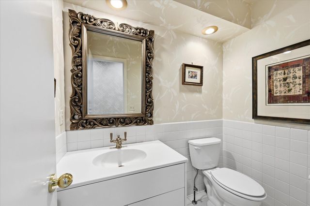 8913 S Minnehaha Circle, Saint Louis Park, MN 55426