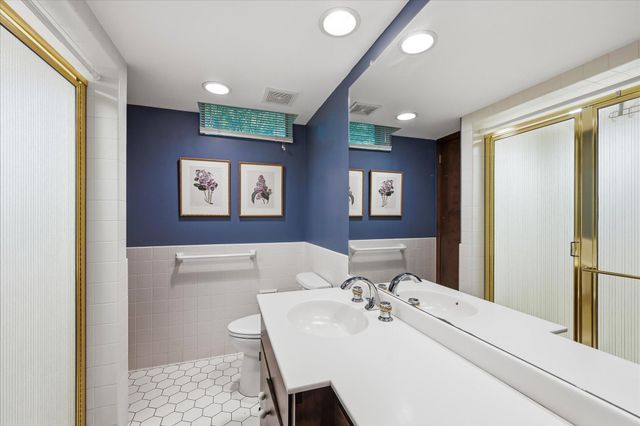 8913 S Minnehaha Circle, Saint Louis Park, MN 55426