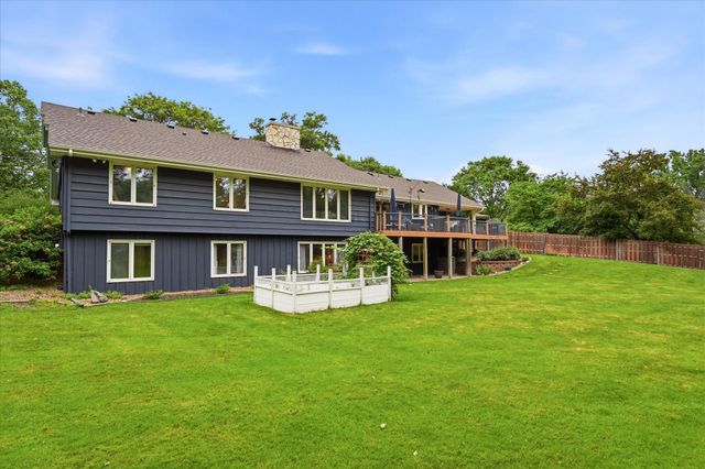 8913 S Minnehaha Circle, Saint Louis Park, MN 55426