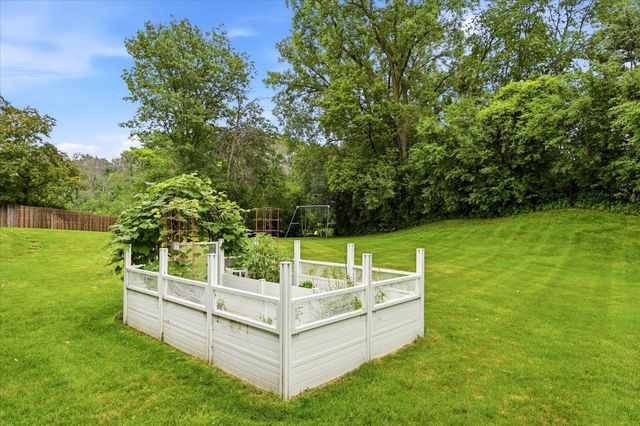8913 S Minnehaha Circle, Saint Louis Park, MN 55426
