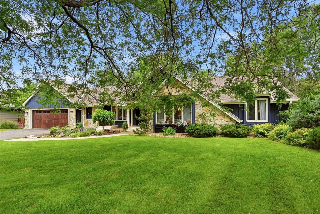 8913 S Minnehaha Circle, Saint Louis Park, MN 55426 — photo 2