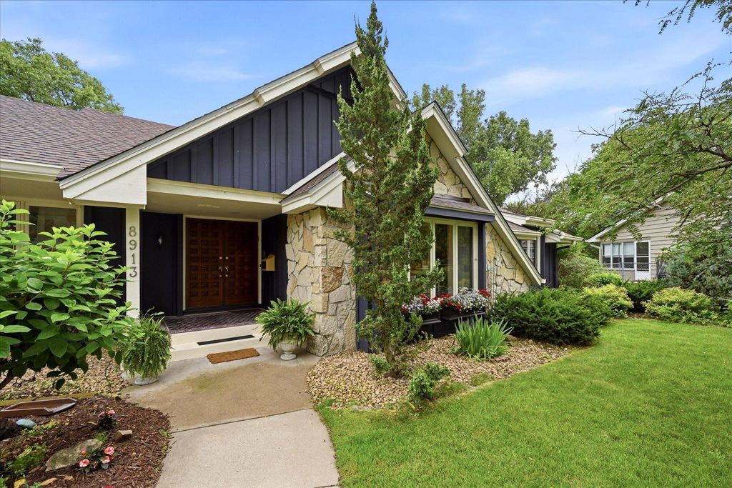 8913 S Minnehaha Circle, Saint Louis Park, MN 55426 — photo 4