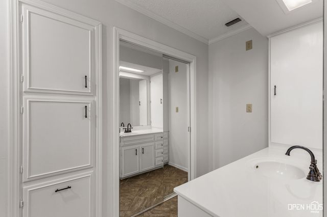 1701 E Spring Street, Henrietta, TX 76365