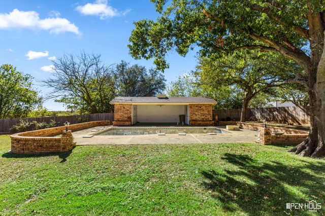 1701 E Spring Street, Henrietta, TX 76365