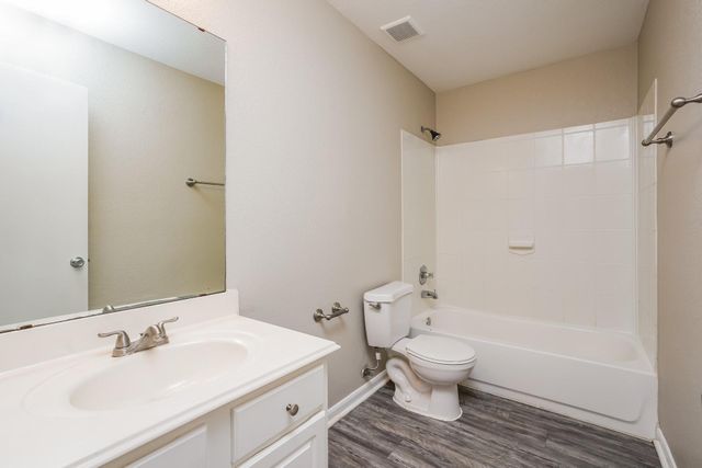 6622 Hawthorne Falls Lane, Houston, TX 77049