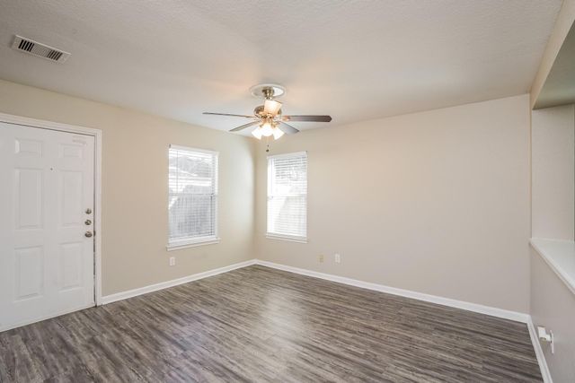 6622 Hawthorne Falls Lane, Houston, TX 77049