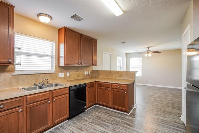 6622 Hawthorne Falls Lane, Houston, TX 77049
