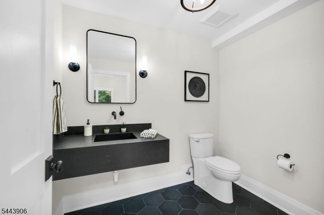 180 Roundtop Rd, Bernardsville Boro, NJ 07924