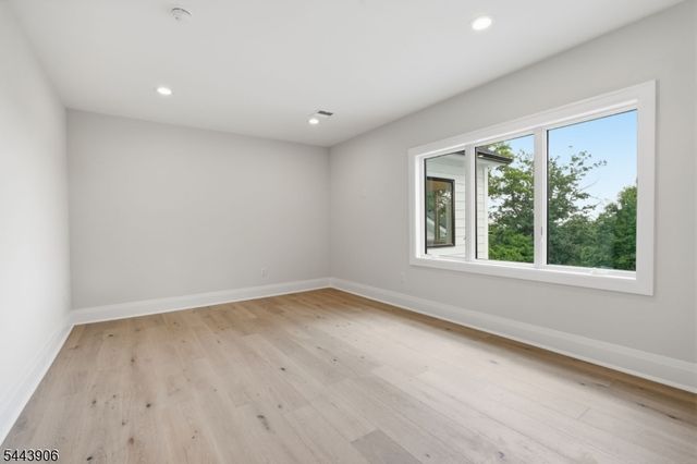 180 Roundtop Rd, Bernardsville Boro, NJ 07924