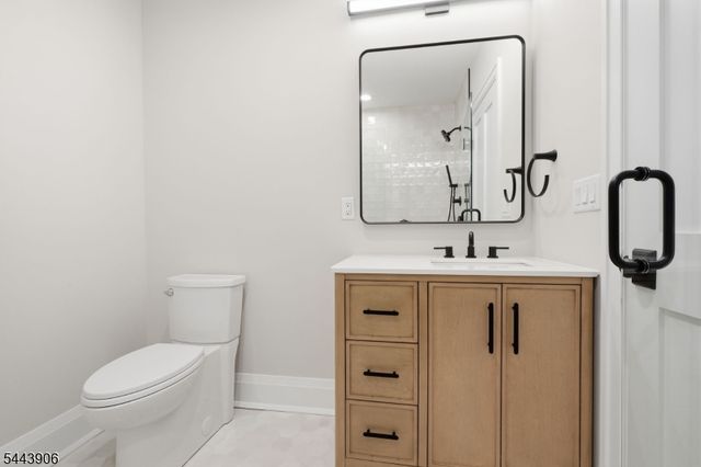180 Roundtop Rd, Bernardsville Boro, NJ 07924