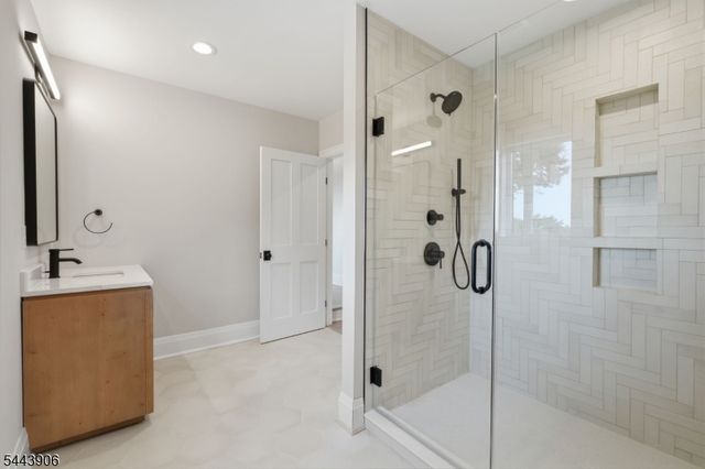180 Roundtop Rd, Bernardsville Boro, NJ 07924