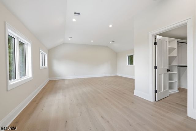 180 Roundtop Rd, Bernardsville Boro, NJ 07924