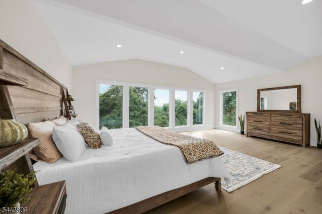 180 Roundtop Rd, Bernardsville Boro, NJ 07924