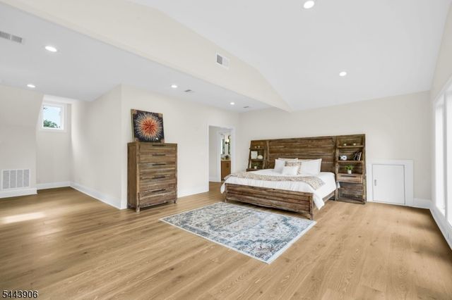180 Roundtop Rd, Bernardsville Boro, NJ 07924