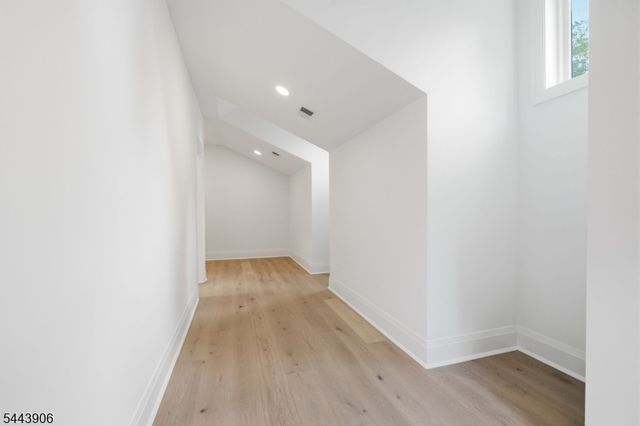 180 Roundtop Rd, Bernardsville Boro, NJ 07924