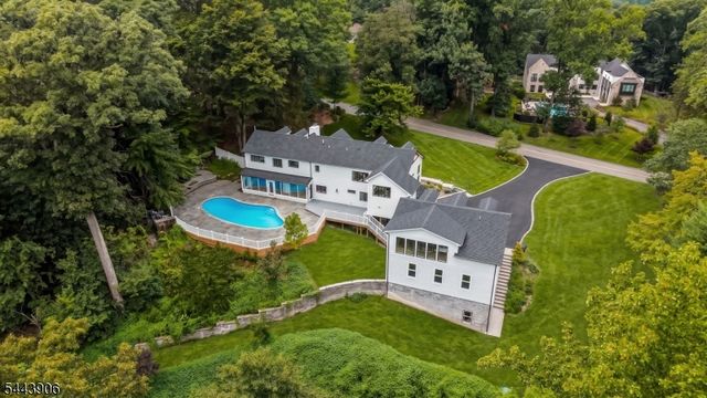 180 Roundtop Rd, Bernardsville Boro, NJ 07924